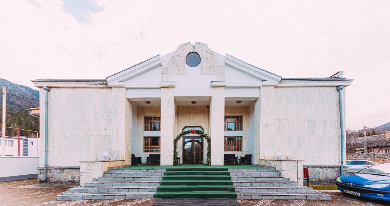 Motel Piatra Corbului Биказ Экстерьер фото