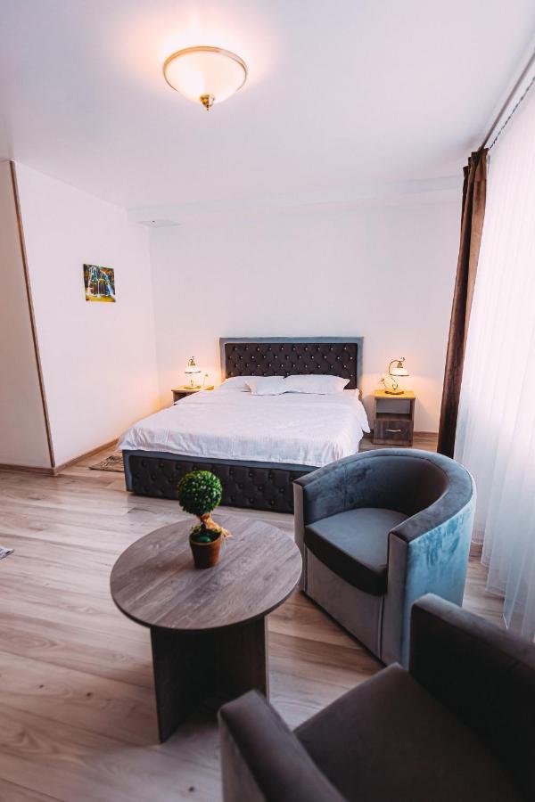Motel Piatra Corbului Биказ Экстерьер фото